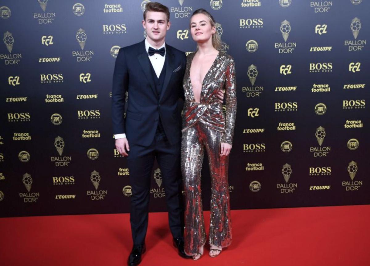 BALONUL DE AUR 2019 // VIDEO Iubita lui De Ligt, decolteu generos la gală! A întors toate privirile