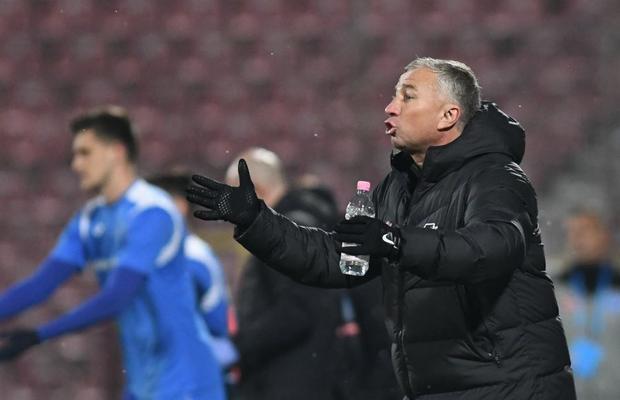 CFR CLUJ. EXCLUSIV Situația devenise explozivă: Dan Petrescu, aproape să se bată cu jucătorii lui!