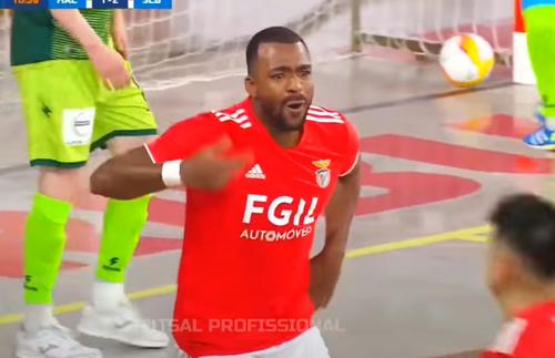 Iranianul Hossein Tayebi (33 de ani) a marcat un gol genial în victoria obținută de Benfica, scor 7-3, în Liga Campionilor la futsal.