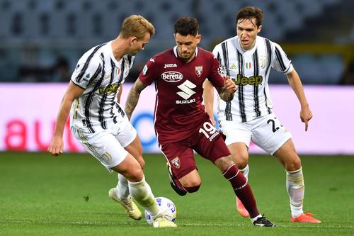 Juventus Torino are mai probleme financiare, iar o eventuală absență din ediția următoare a Ligii Campionilor ar putea duce la vânzarea celor mai valoroși fotbaliști.