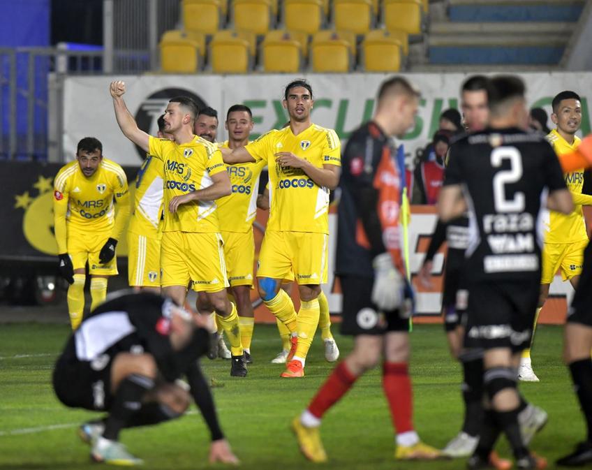 U Cluj a pierdut deplasarea cu Petrolul, scor 0-2. Eugen Neagoe, antrenorul „studenților”, și-a criticat dur elevii.