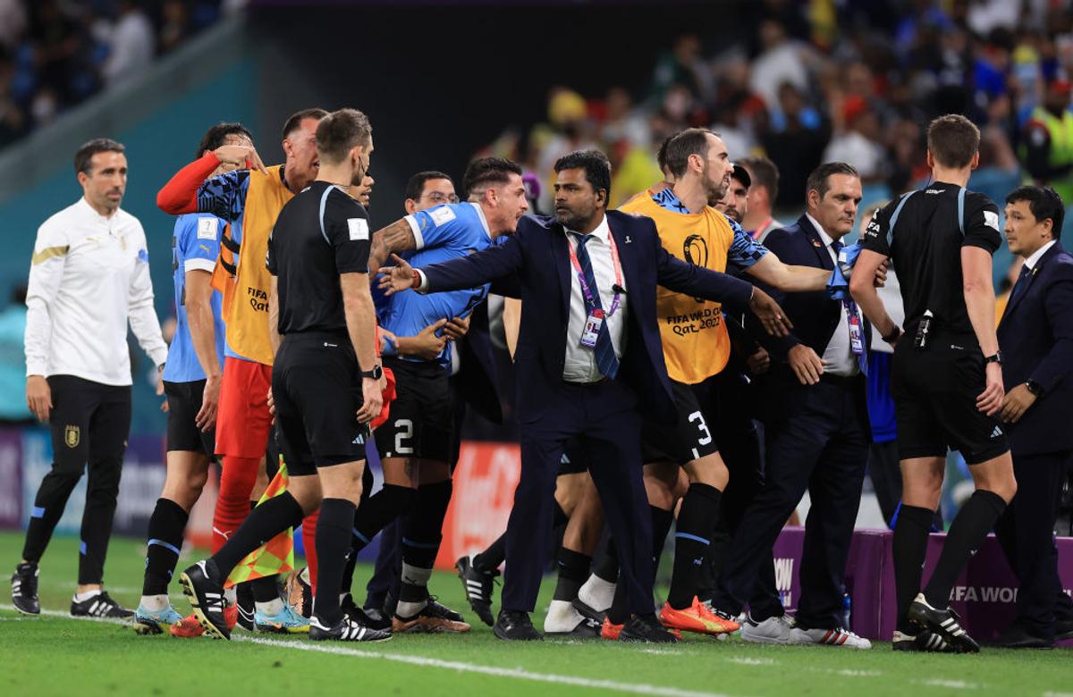 Surprins de camere strigând în scandalul de la Uruguay -  Ghana: „Acești nenorociți sunt o adunătură de hoți!” » FIFA îi pregătește pedeapsa