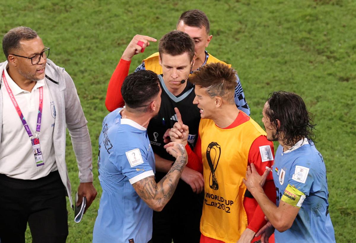 Surprins de camere strigând în scandalul de la Uruguay -  Ghana: „Acești nenorociți sunt o adunătură de hoți!” » FIFA îi pregătește pedeapsa