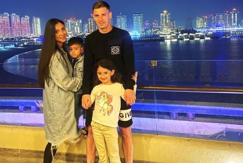 Ex-dinamovistul Vali Lazăr a cumpărat o casă în Doha și anunță că el și familia lui vor rămâne aici, atras de sistemul de învățământ foarte bun, un avantaj pentru copiii lui. El plănuiește să devină antrenor într-una dintre academiile private