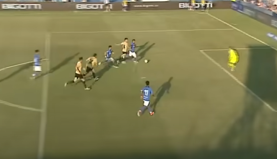 Ionuț Coza, arbitrul „de casă” al lui Hagi? » A „dormit” aseară la eroarea uriașă pro Farul, iar în acest sezon a dictat 3 penalty-uri pentru campioană într-un meci. Două în mod eronat!