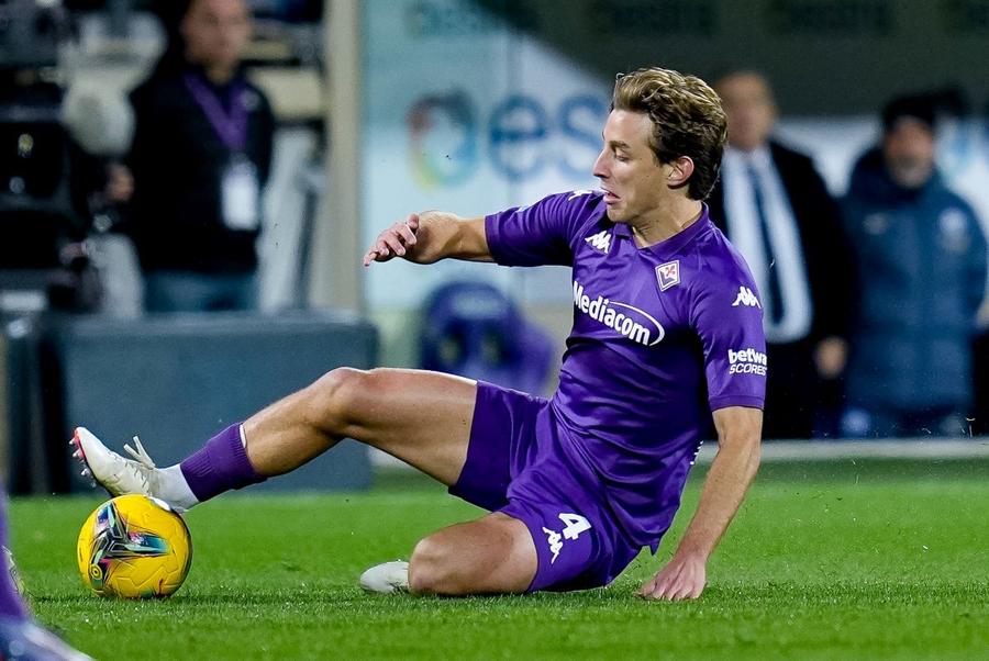 Edoardo Bove a jucat 17 minute în meciul Fiorentina - Inter, abandonat duminică seară, după stopul cardiac suferit pe teren / Foto: Imago Când 13 salvează viața!
