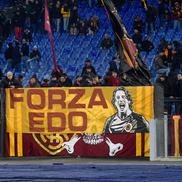 Fanii au afișat pe Olimpico mesaje de susținere pentru fostul romanist Edoardo Bove / Foto: Imago