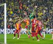 Scandal „bricheta” în Fenerbahce - Galatasaray! Lovit imediat după gol, sub privirile lui Lucescu
