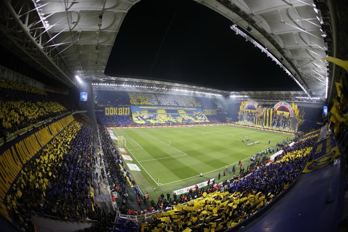 Incidente reprobabile la derby-ul Fenerbahce - Galatasaray