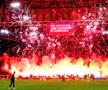 Galeria lui Ajax a aprins torțe și artificii // foto: Imago Images