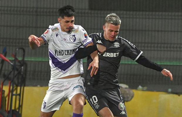 Victorie DRAMATICĂ în FC Argeș - Rapid » 3 goluri, ELIMINARE și multe faze controversate! Clasament-surpriză în grupa A din Cupa României Betano