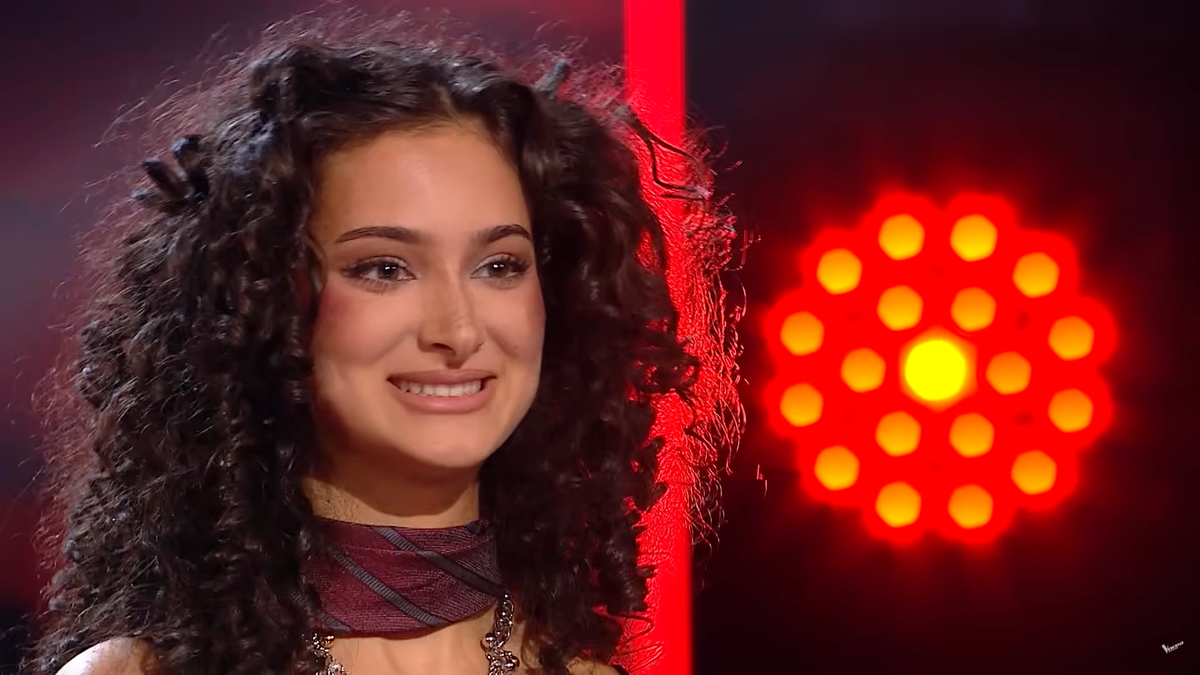 Eva, fiica dinamovistului Andrei Nicolescu, i-a „vrăjit” pe Smiley și pe Tudor Chirilă la Vocea României și a avansat în LIVE-uri