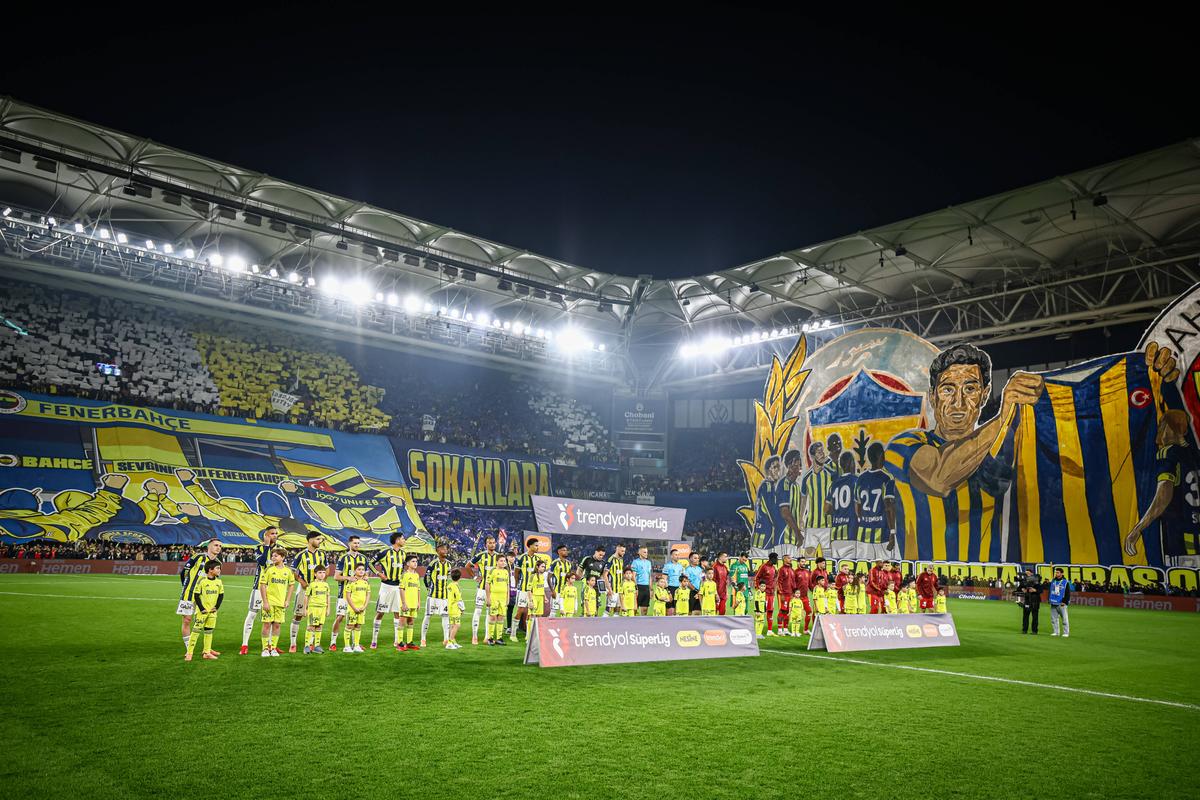 Incidente reprobabile la derby-ul Fenerbahce - Galatasaray