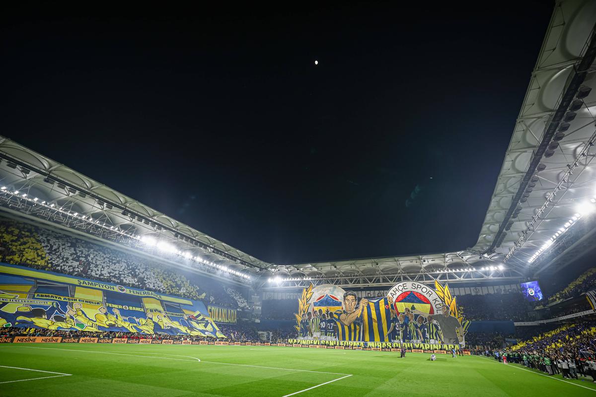 Incidente reprobabile la derby-ul Fenerbahce - Galatasaray