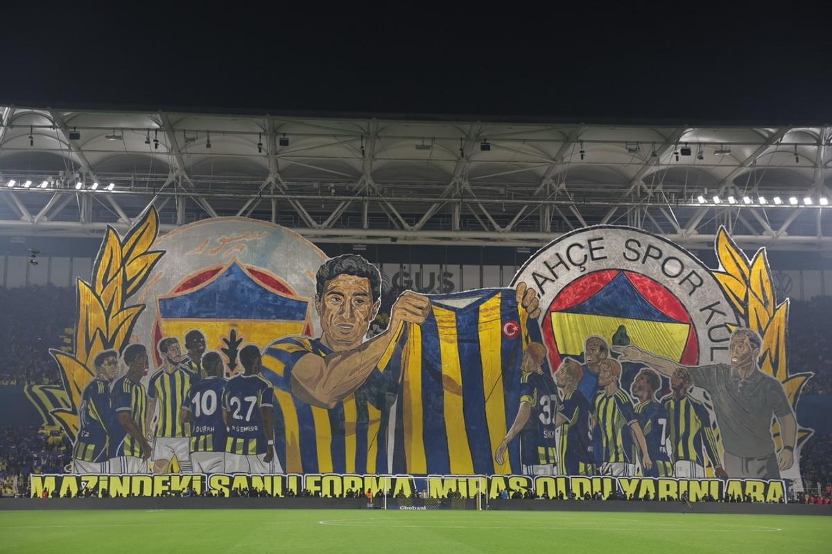 Scandal „bricheta” în Fenerbahce - Galatasaray! Lovit imediat după gol, sub privirile lui Lucescu