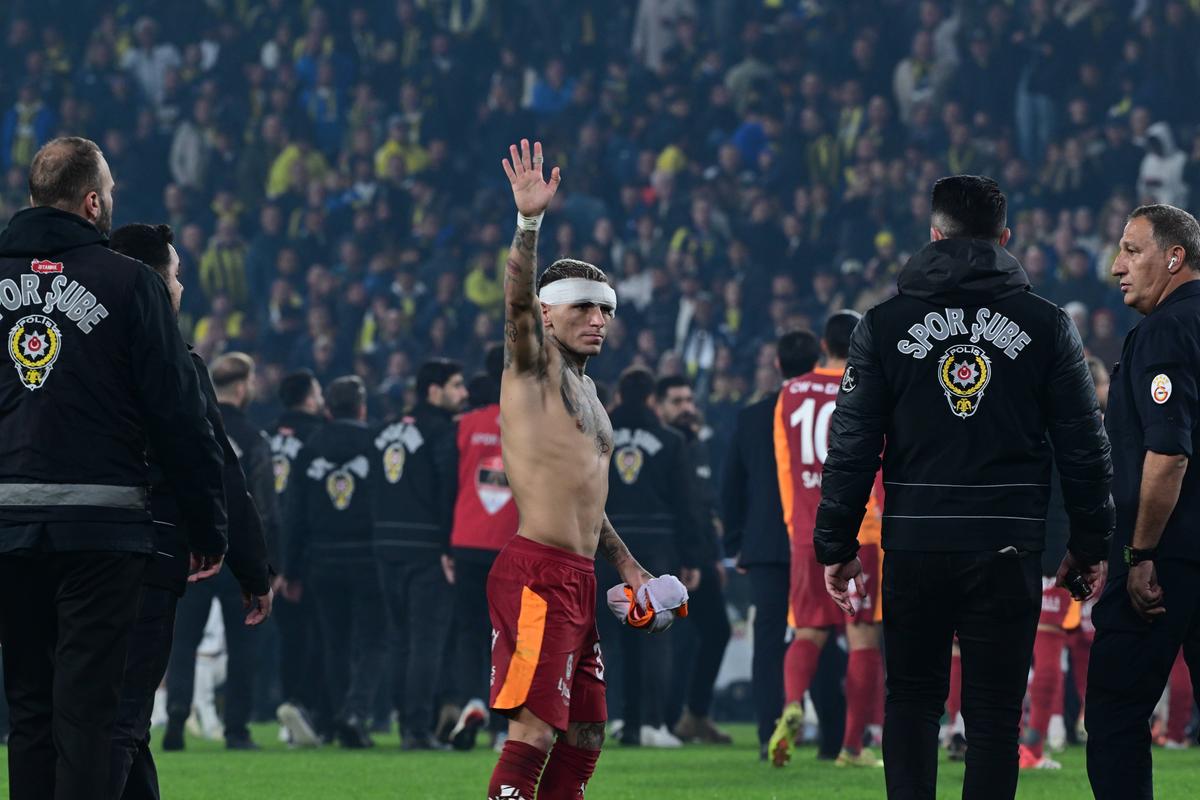 Incidente reprobabile la derby-ul Fenerbahce - Galatasaray