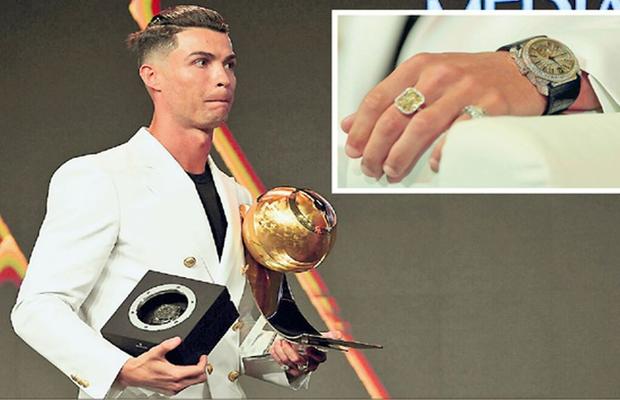 Cristiano Ronaldo, strălucitor la Globe Soccer Awards » A purtat un ceas de aproape un milion de euro