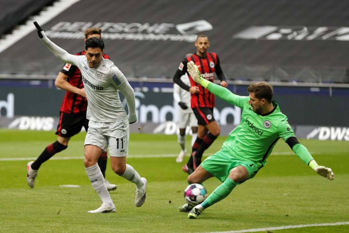 BUNDESLIGA. VIDEO Golul începutului de an vine din Germania » Reușită SENZAȚIONALĂ în Frankfurt - Leverkusen