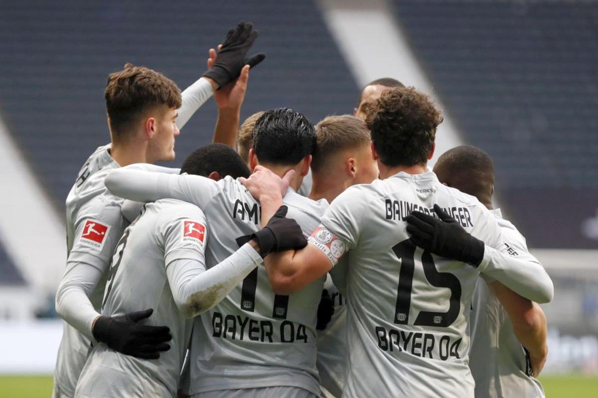 BUNDESLIGA. VIDEO Golul începutului de an vine din Germania » Reușită SENZAȚIONALĂ în Frankfurt - Leverkusen