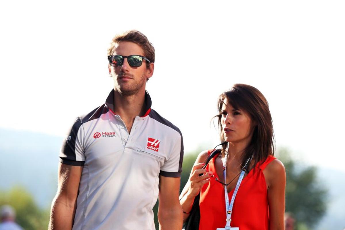 Ea îl ajută pe pilotul Romain Grosjean să se refacă după accidentul teribil din Formula 1