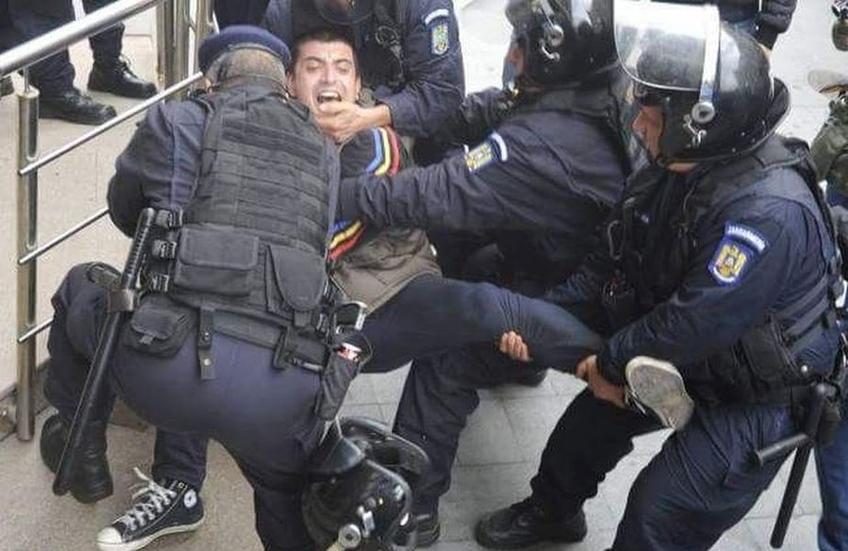 George Simion, contrat de jandarmi la Marșului Unirii (22 octombrie 2016 – București)