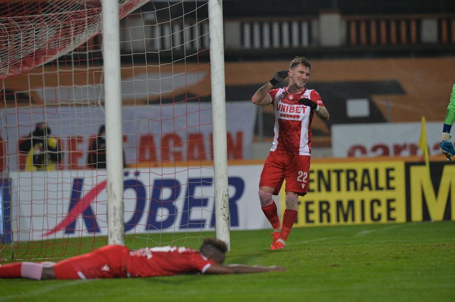 Imaginea toamnei în Liga 1: dinamoviști disperați FOTO Cristi Preda Ce așteptăm de la 2021 » Dan Udrea propune 10 dileme, speranțe, temeri și provocări: de la Steaua la Jocurile Olimpice