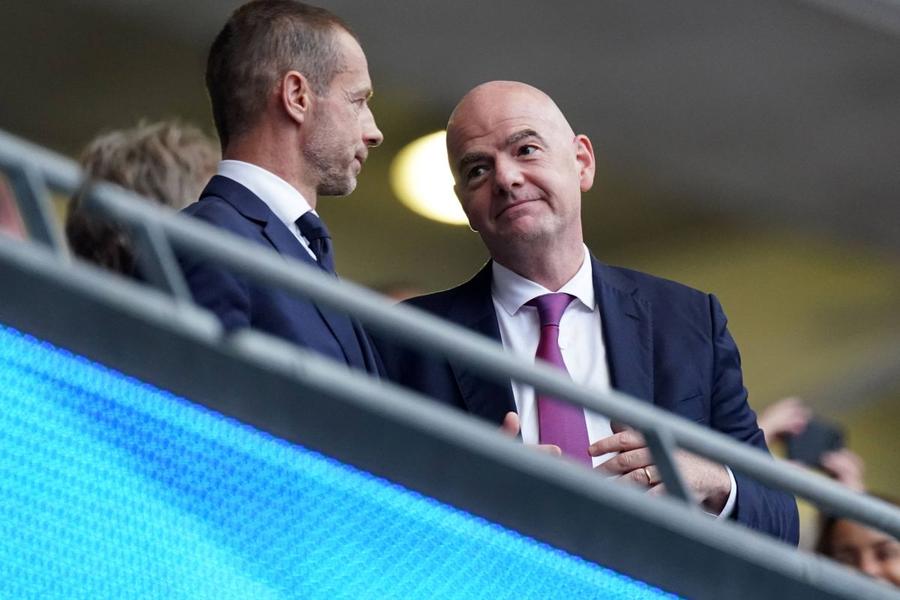 Aleksander Ceferin și Gianni Infantino (foto: Imago) Pe picior de război