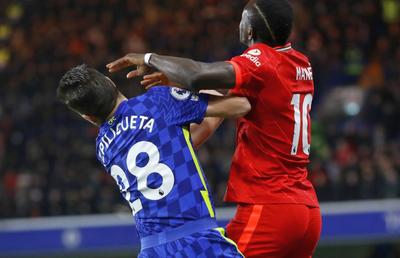 Nu e etapă fără scandal de arbitraj în Premier League! » „Galben” pentru cot în figură: „E greu de suportat”