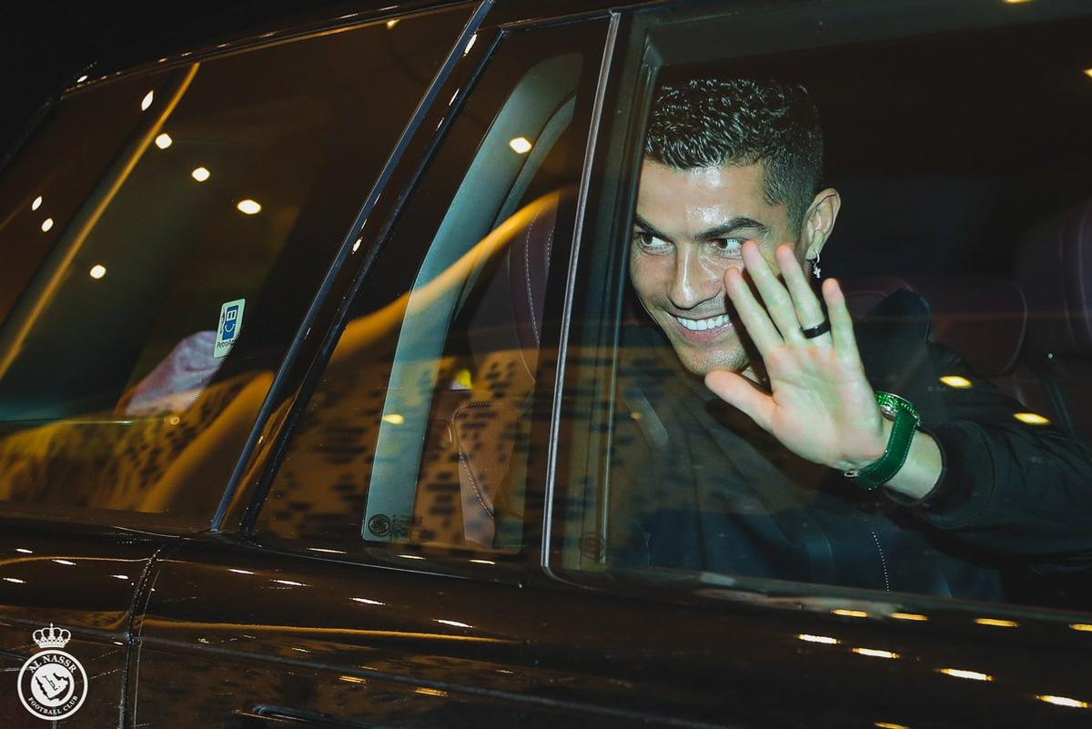 Poleit cu aur! Cum a fost întâmpinat Cristiano Ronaldo la aterizarea la Riyadh