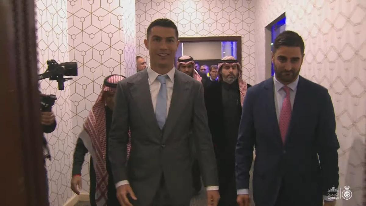 Cristiano Ronaldo, prezentat la Al Nassr: „Contractul este unicat, pentru că eu sunt un jucător unic” » Mii de fani au venit pe stadion pentru un eveniment spectaculos!