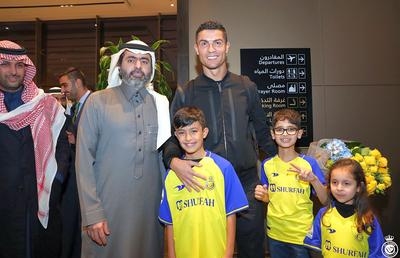 Poleit cu aur! Cum a fost întâmpinat Cristiano Ronaldo la aterizarea la Riyadh