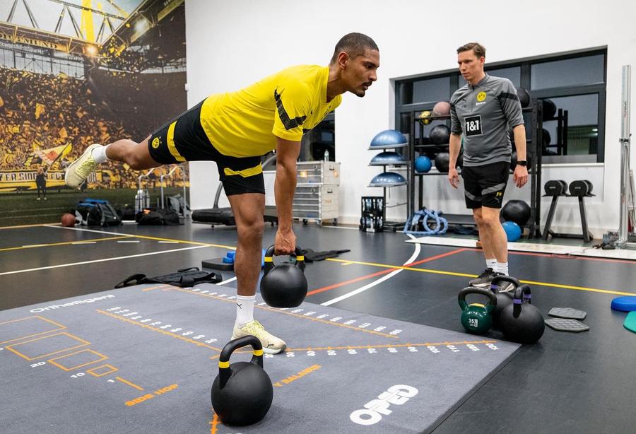 Sebastien Haller a revenit la antrenamente. Foto: Twitter Sebastien Haller a revenit la antrenamente, după ce s-a luptat jumătate de an cu cancerul