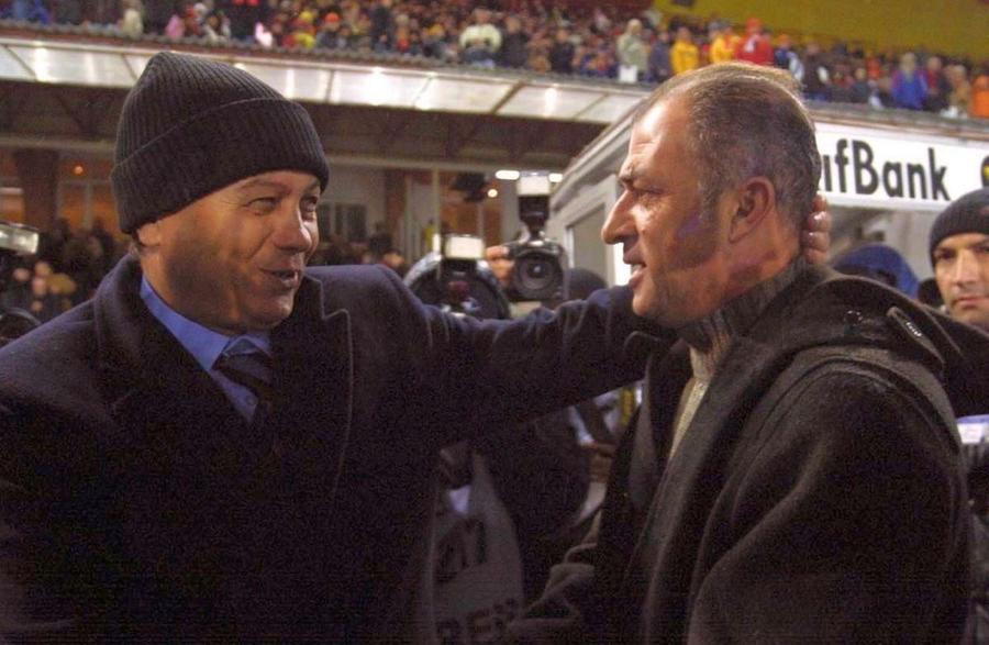 Mircea Lucescu și Fatih Terim, în decembrie 2002, la Galatasaray - Beșiktaș 0-1 Foto: Imago S-au ignorat total la lansarea cărții lui Gică Hagi! De ce Mircea Lucescu și Giovanni Becali sunt în „război”: „Cea mai mare greșeală a vieții mele!”