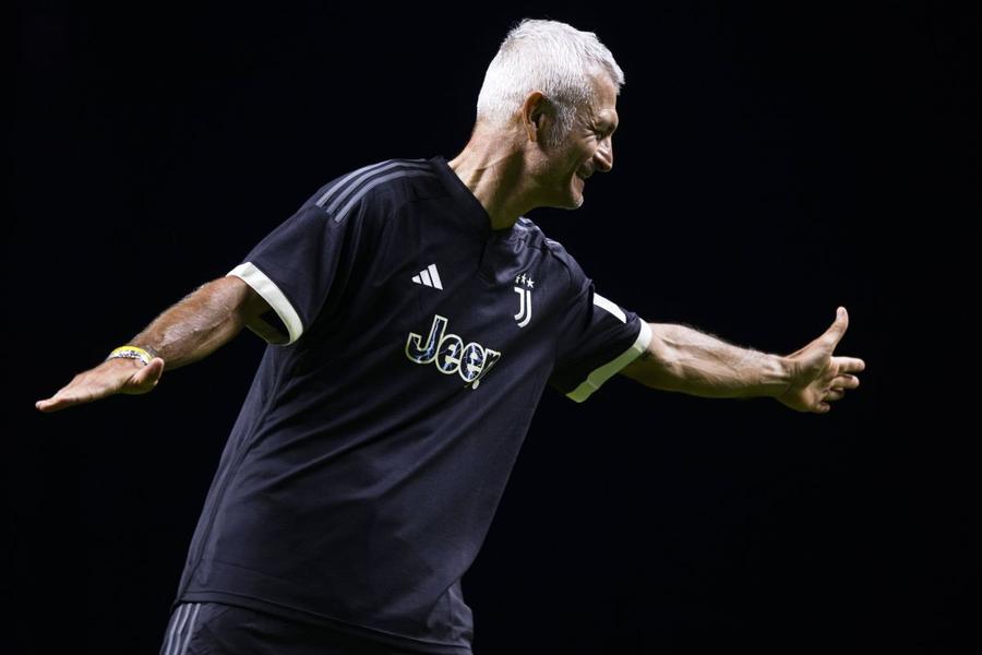 Fabrizio Ravanelli, în octombrie 2023, la un eveniment organizat cu ocazia ”centenarului” familiei Agnelli la conducerea lui Juventus Foto: Imago Un nume mare al fotbalului italian știe unde va ajunge Radu Drăgușin: „E prototipul ideal. Premier League nu va lăsa să-i scape un asemenea jucător”