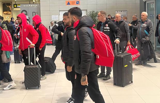 „Fug jucătorii de Dinamo?” » Răspunsul dat pe aeroport de titularul „câinilor”, la plecarea în Antalya