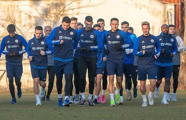 Oțelul s-a reunit cu doar jumătate de lot » Dorinel Munteanu decide astăzi cine merge în cantonament la Vatra Dornei