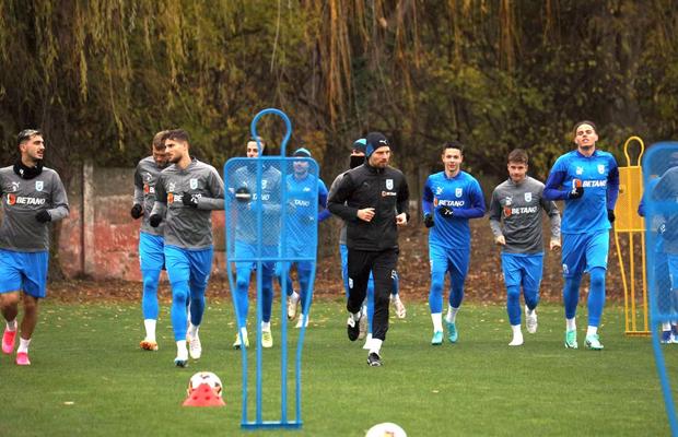 Se reuniră și oltenii » 28 de fotbaliști la primul antrenament din 2024 al Craiovei. „Nu vreau să mai vorbesc despre titlu”