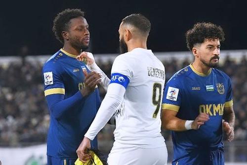 Martin Boakye îl salută pe Benzema