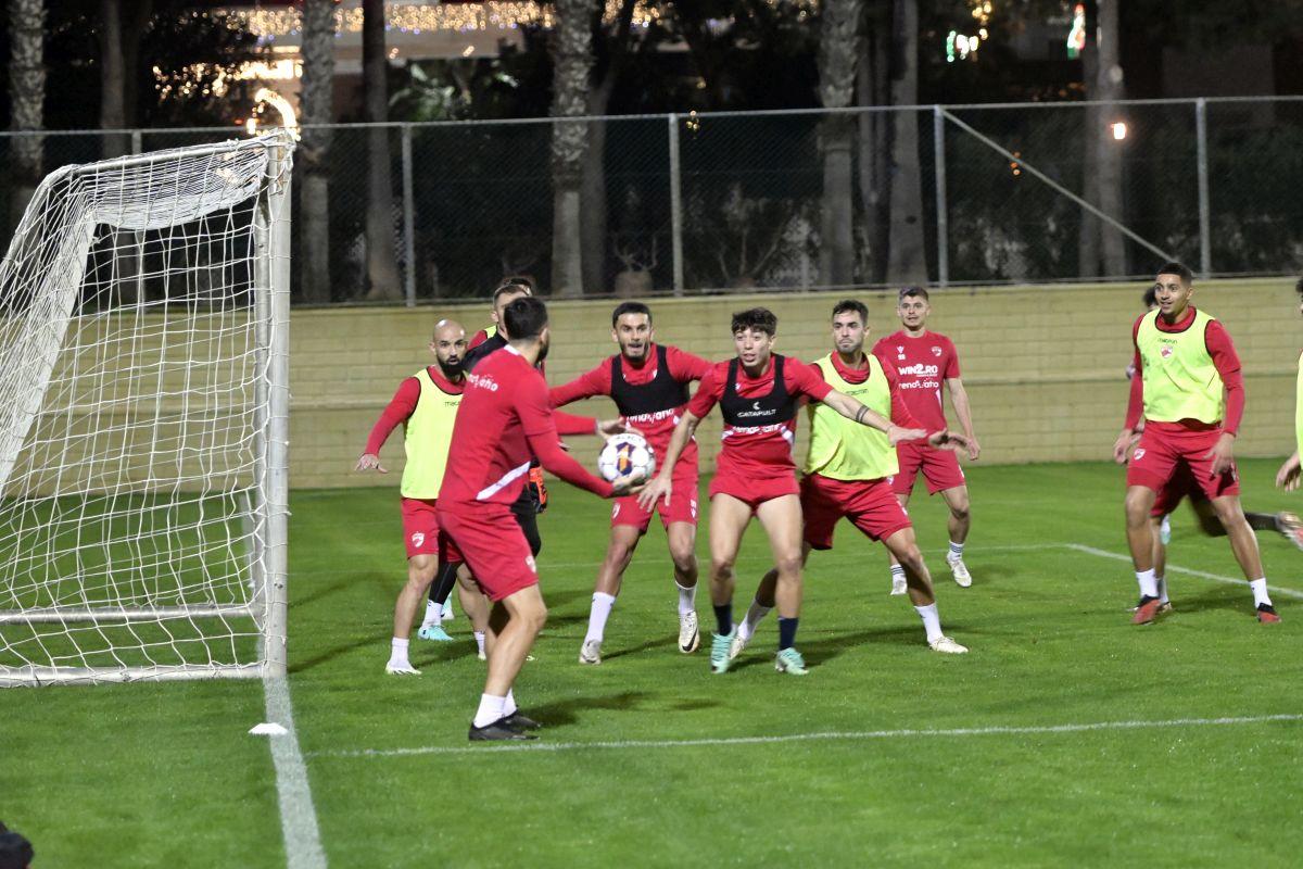 Intens, nu joacă! Kopic a pus biciul pe „câini” la nici 3 ore de la aterizare