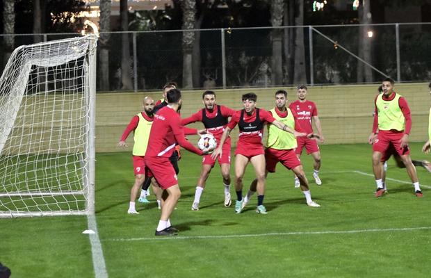Amzăr, „reparat” de Zeljko Kopic. Moment inedit la antrenamentul lui Dinamo