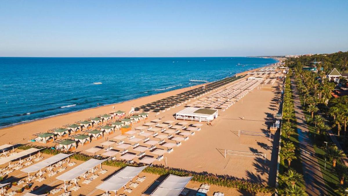 Dinamo a ajuns în Antalya fără nicio achiziție » Unde se blochează negocierile de fiecare dată