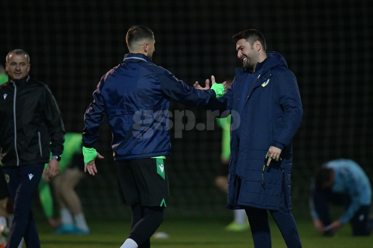 GSP a asistat la primul antrenament al lui Adrian Mutu la Petrolul! „Briliantul” nu s-a putut abține și a «îmblânzit» mingea