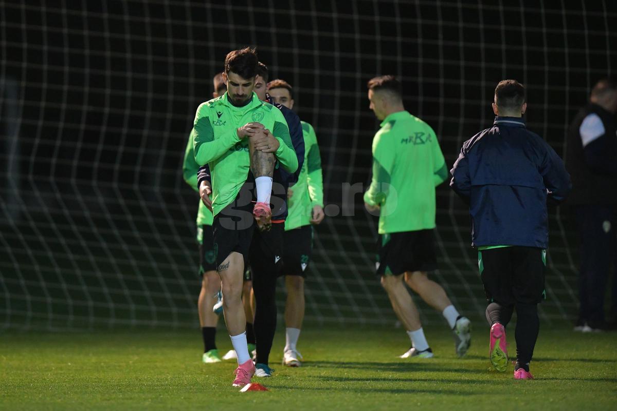 GSP a asistat la primul antrenament al lui Adrian Mutu la Petrolul! „Briliantul” nu s-a putut abține și a «îmblânzit» mingea