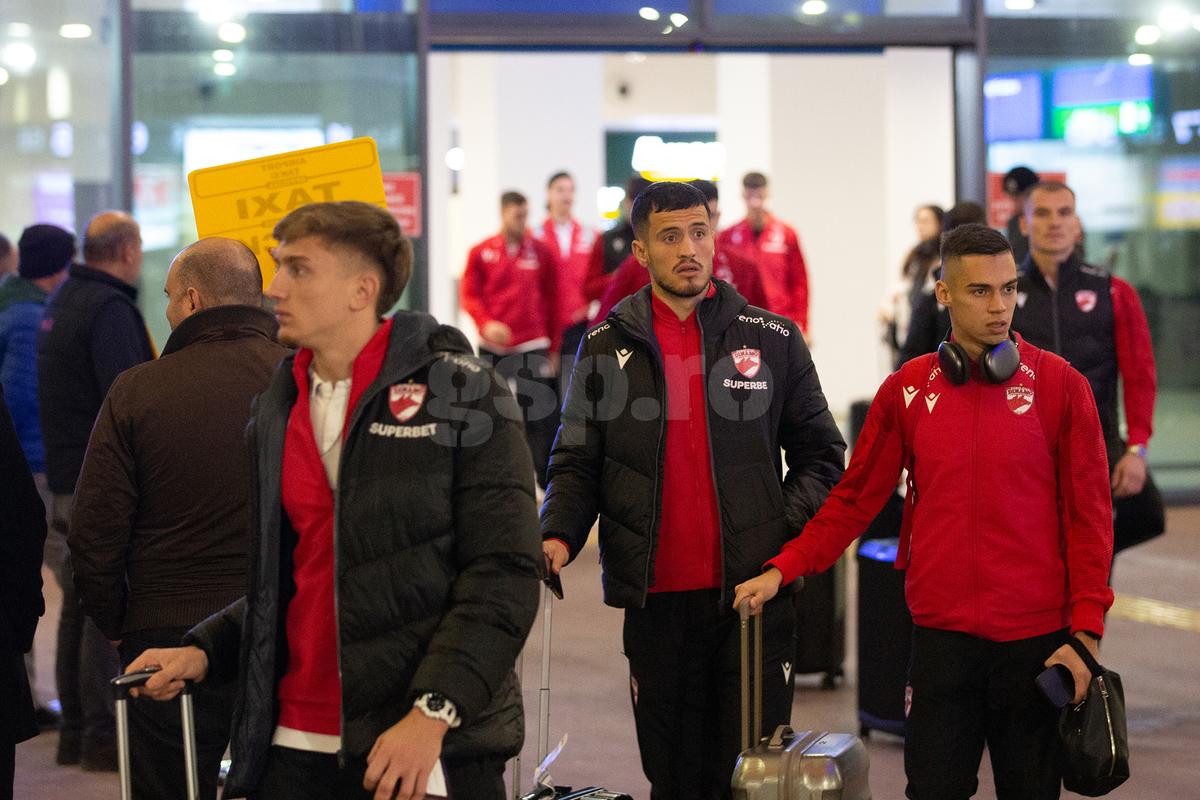 Dinamo a ajuns în Antalya » Din Turcia, „câinii” anunță categoric: „Locul nostru e în play-off!”