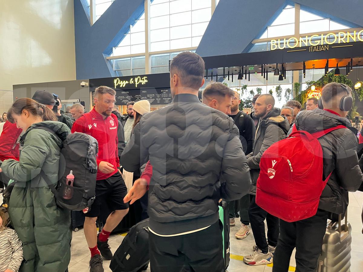 A semnat Kopic? Anunț făcut direct pe aeroport, înaintea plecării în Antalya + Situația la zi cu transferurile: „Am luat unul, mai vin 3”