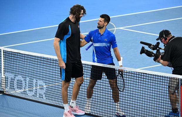 Novak Djokovic a fost răpus la Brisbane de uriașul american Reilly Opelka