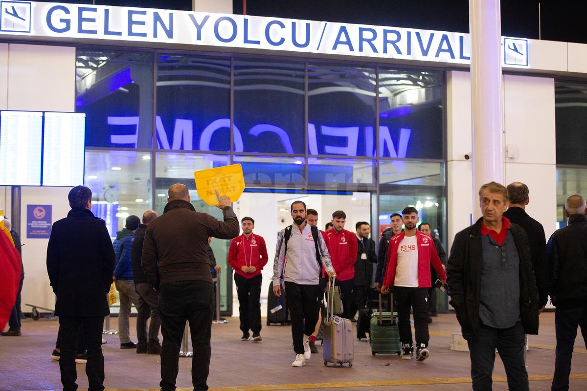 Dinamo a ajuns în Antalya » Din Turcia, „câinii” anunță categoric: „Locul nostru e în play-off!”