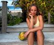 Clipul viral cu Novak Djokovic și o influenceriță superbă a încins internetul » Sârbul s-a furișat în spatele ei și a învățat-o cum se face
