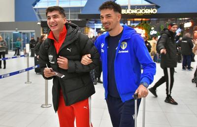 Superliga a ocupat astăzi „Henri Coandă” » 4 echipe la prima oră, s-au ținut de glume: „De ce nu a bătut pe nimeni Metaloglobus? Pentru că nu ajunsese să joace cu FCSB!”