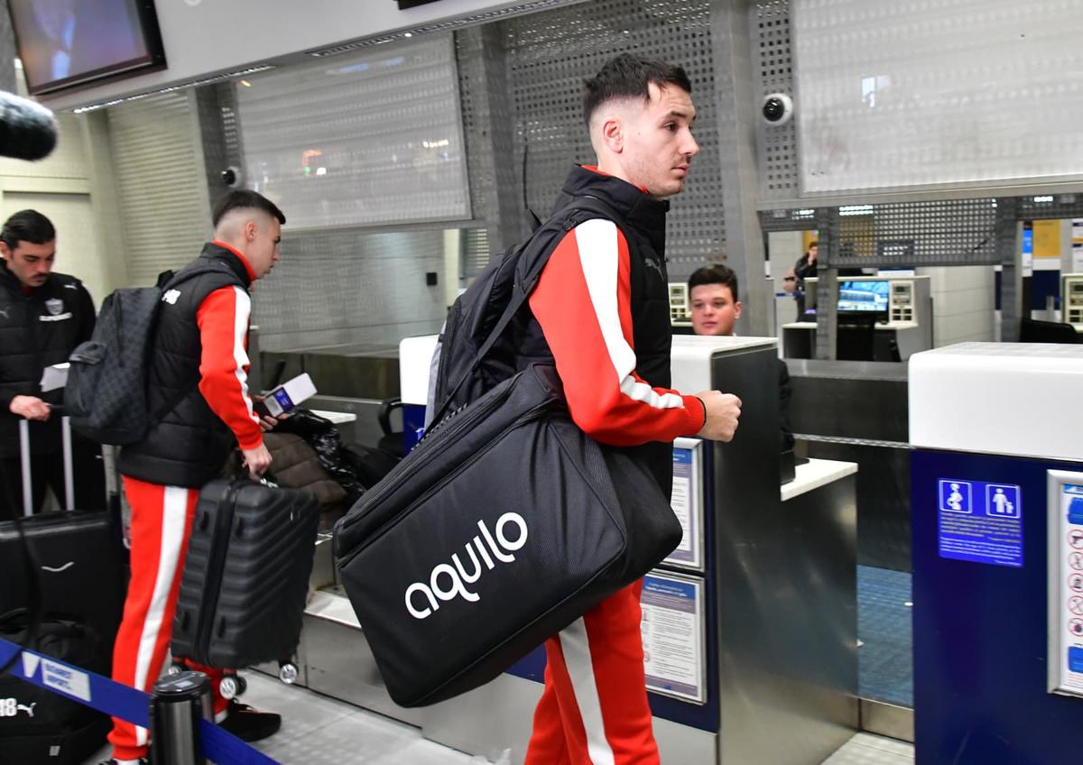 Superliga a ocupat astăzi „Henri Coandă” » 4 echipe la prima oră, s-au ținut de glume: „De ce nu a bătut pe nimeni Metaloglobus? Pentru că nu ajunsese să joace cu FCSB!”